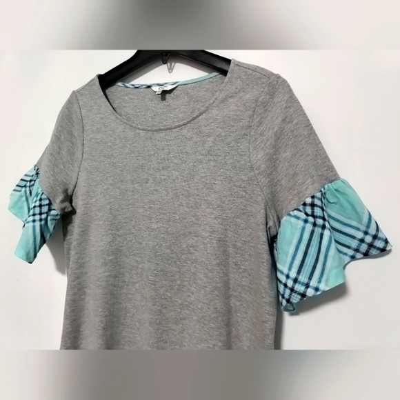 New! Crown & Ivy Gray & Plaid Top / Size Small - Picture 2 of 8